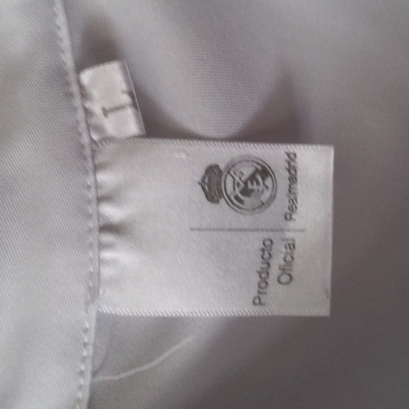 Men's Soccer Jersey size Large Real Madrid - Picture 4 of 7